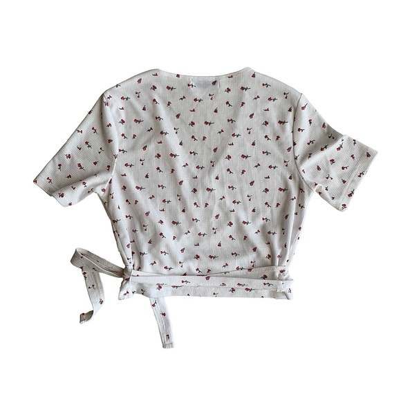 bershka floral print wrap top in white 💐 - Picture 2 of 9